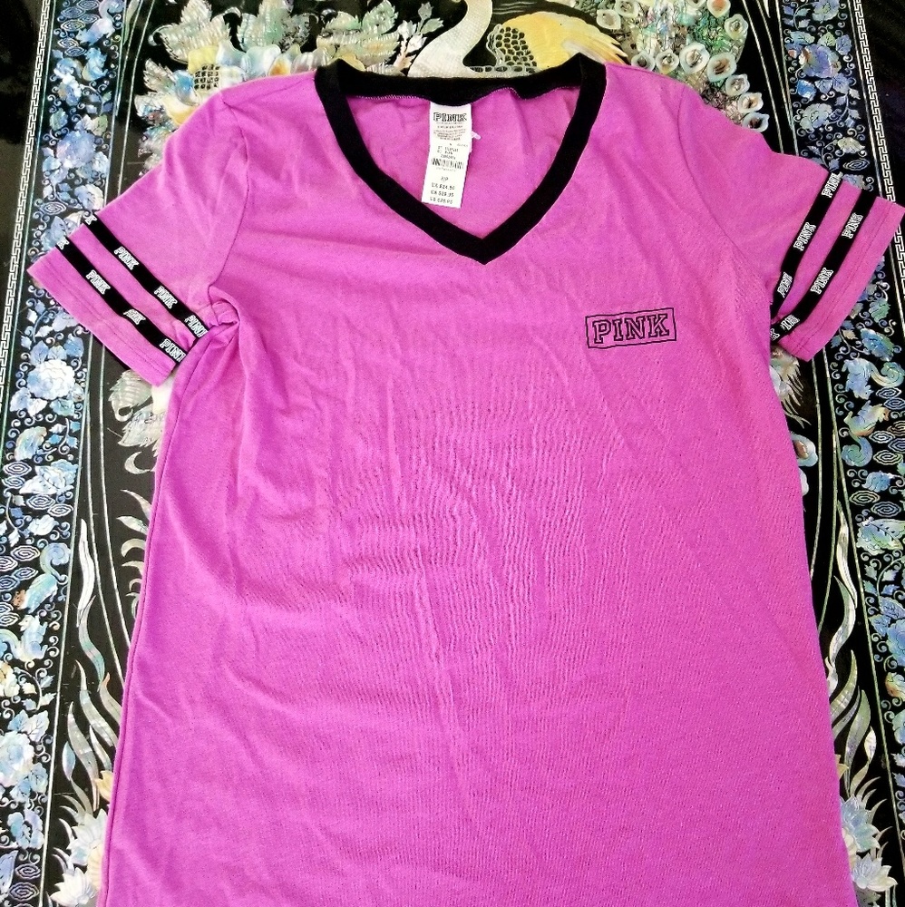 NWT PINK V-NECK T-SHIRT